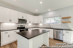 Building Photo - 811 Nevada St