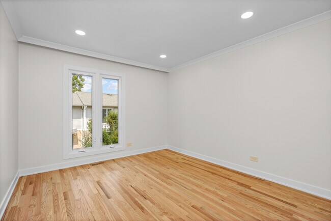 Building Photo - 628 Martin Ln