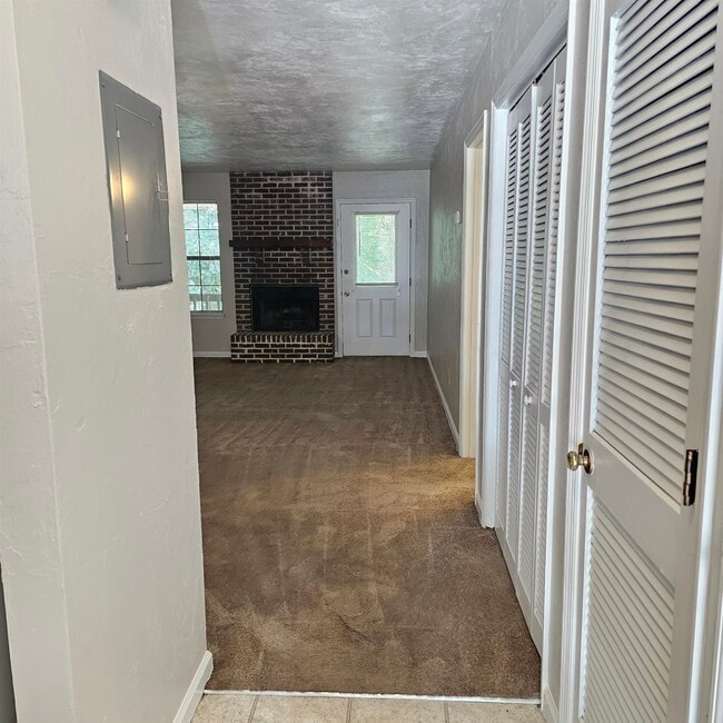 Building Photo - 2927 Woodrich Dr