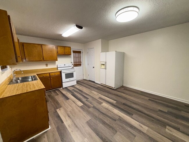 Building Photo - Adorable Updated Home for Rent in Guntersville, AL!