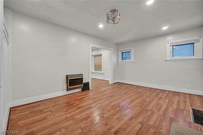 Building Photo - 960 Whittier Ave