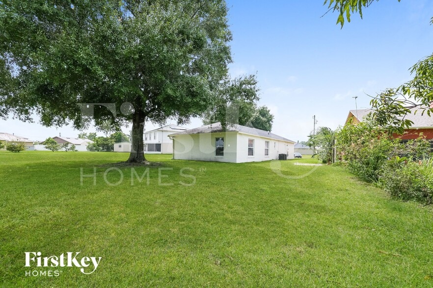 Building Photo - 329 Edgewood Ct