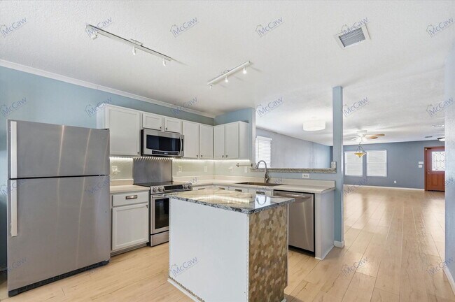 Building Photo - 8401 Swan Park Dr