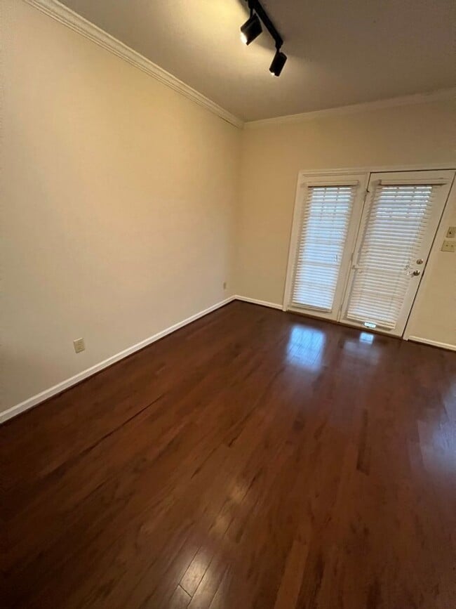 Building Photo - Townhome For Rent In Vestavia Hills!!! Ava...
