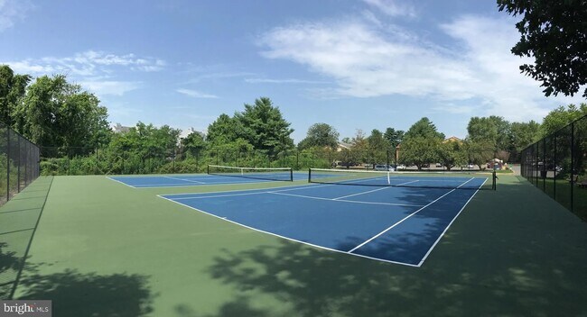 Tennis court - 3178 Summit Square Dr