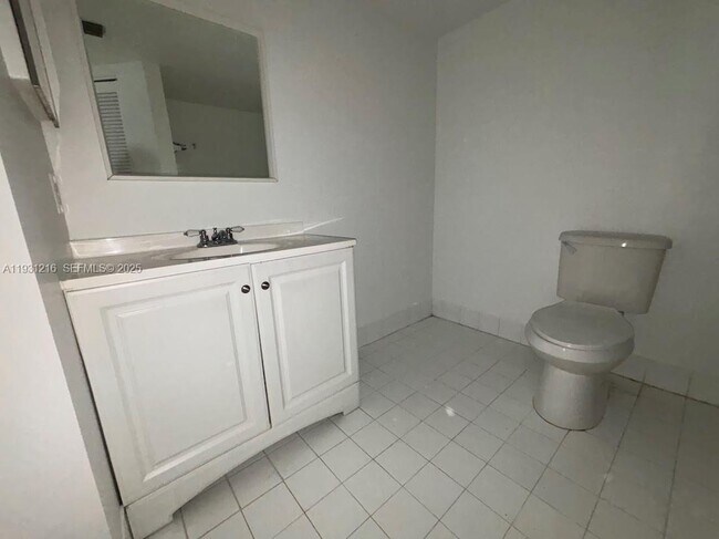 Building Photo - 440 S Park Rd