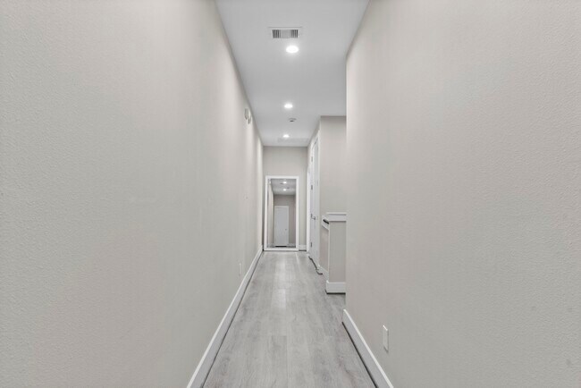 Building Photo - 851 Prosper St