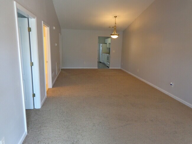 Building Photo - 30 Brittany Ct