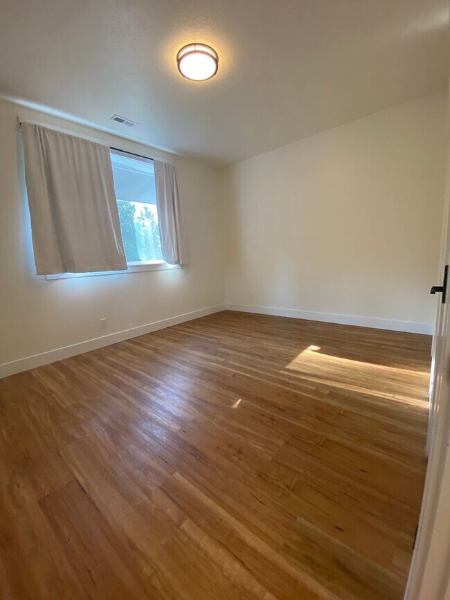 Building Photo - Mead School District-Upper unit Duplex 3 beds,2 bath Available June 10th