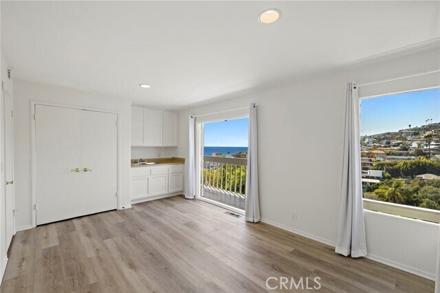 Building Photo - 665 Temple Hills Dr