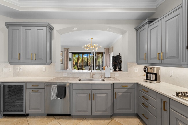 Building Photo - 2864 Tiburon Blvd E