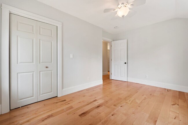 Building Photo - New England Style Farm House for RENT in P...