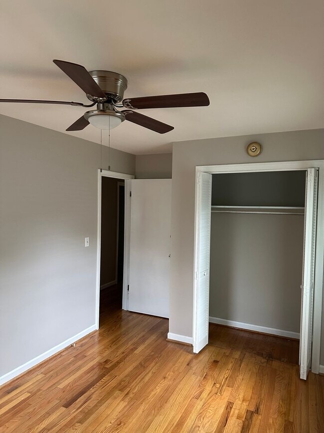 Building Photo - 3 Bed 1.5 Bath 10 Minutes from downtown!