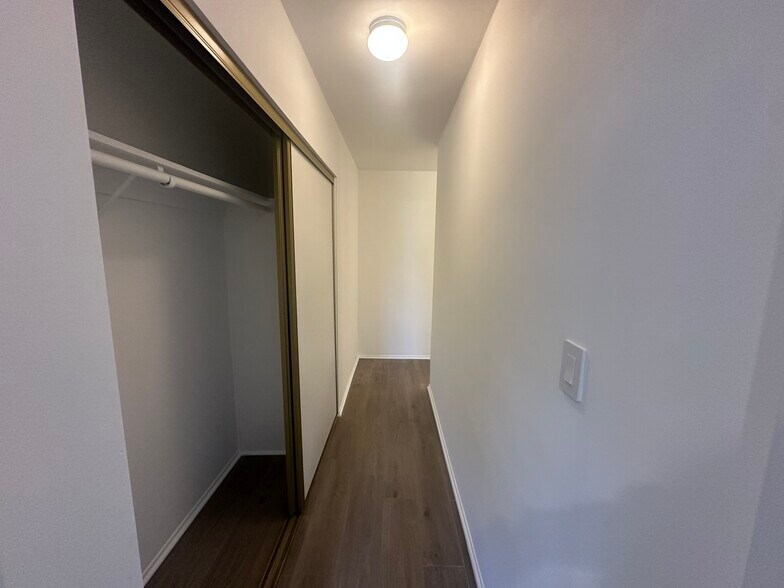 Building Photo - 5950 Buckingham Pky