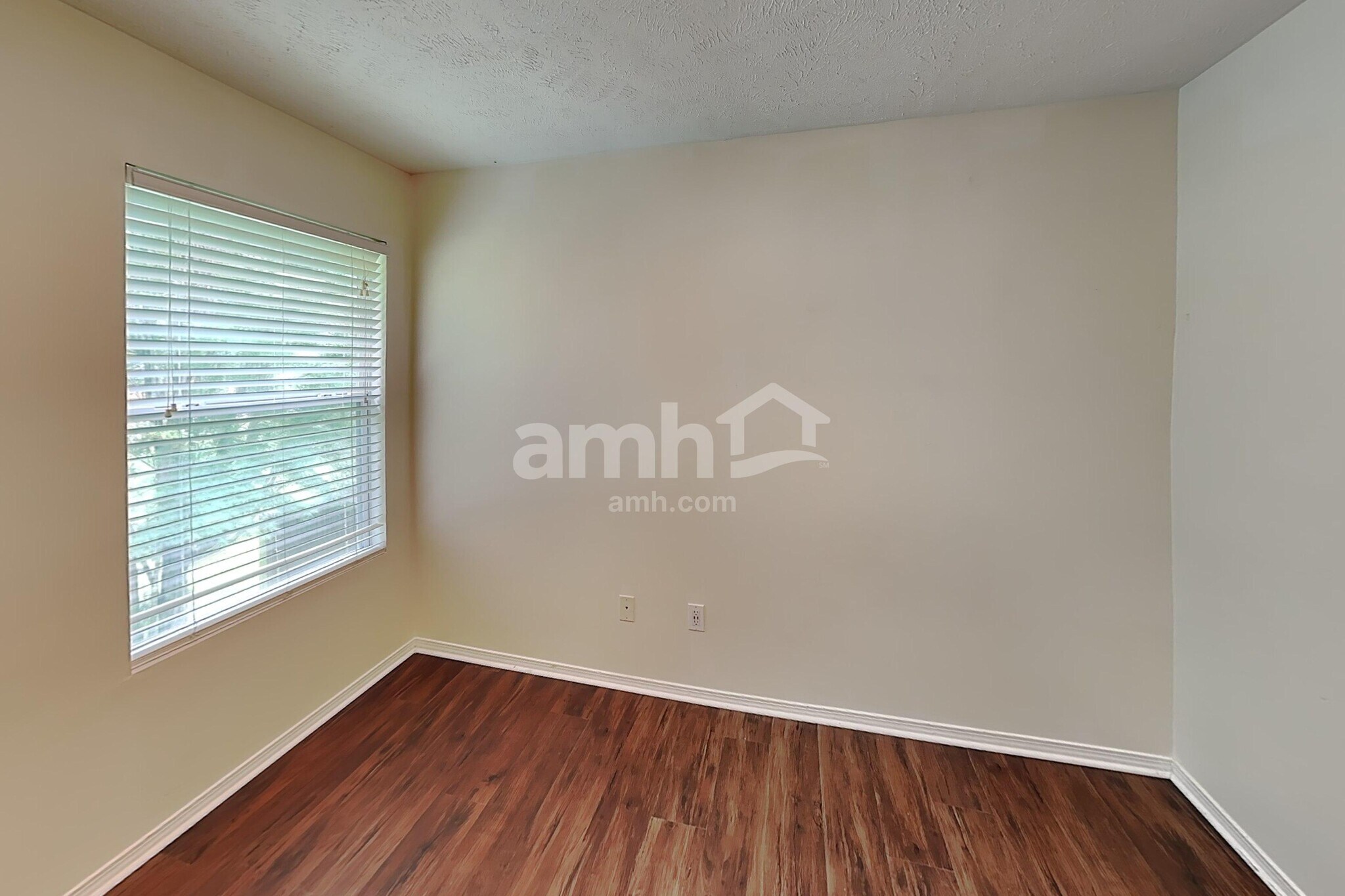 Building Photo - 2651 Sutherland Dr