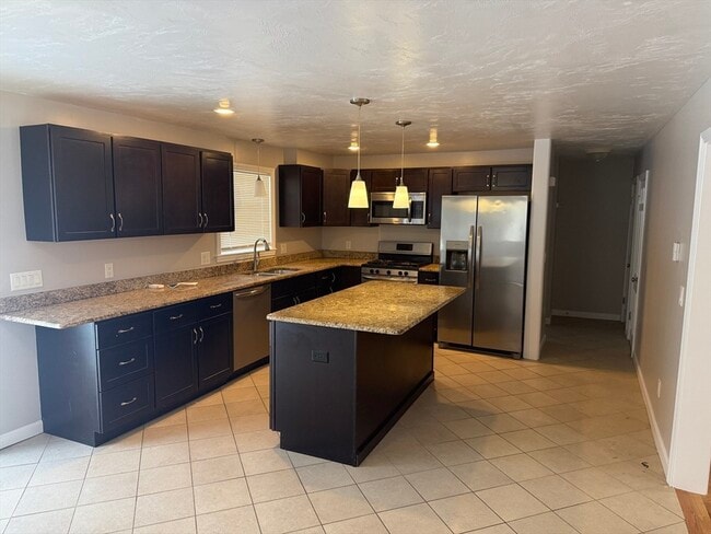 Building Photo - 48 Colonial Way