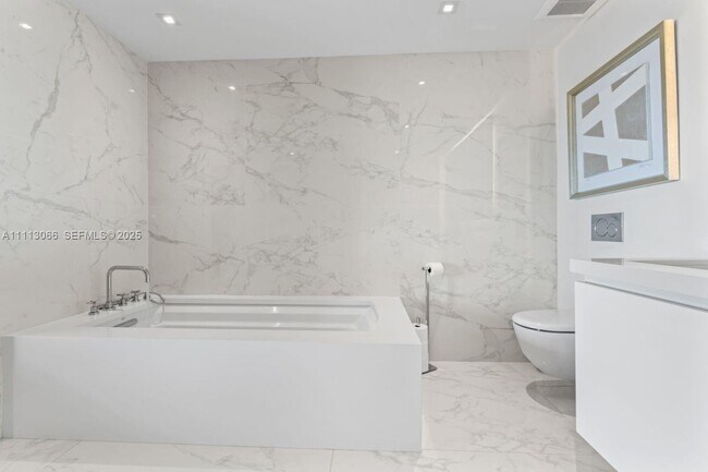 Building Photo - 19143 Fisher Island Dr