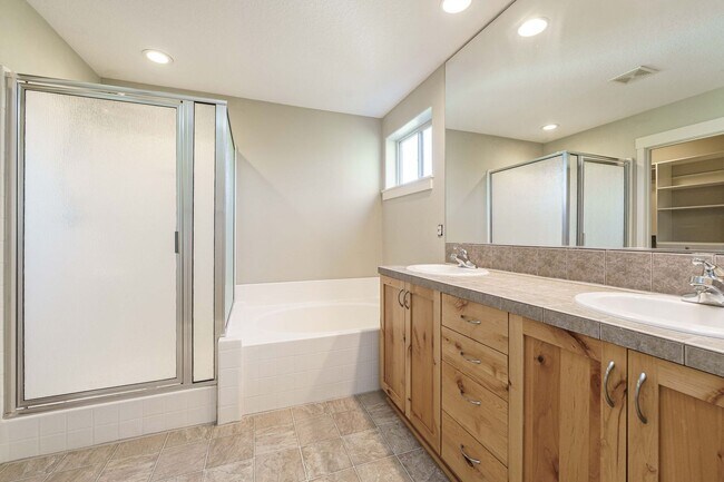Building Photo - Cul-de-Sac Living at Its Best – Updated 3BR with Garage & A/C!