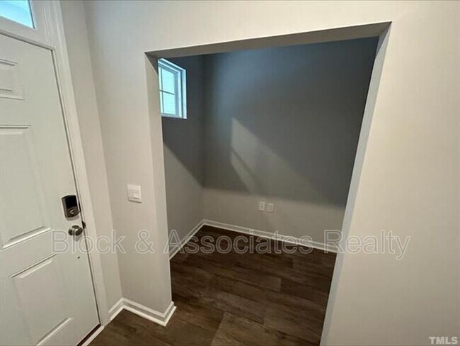 Building Photo - 29 Verona Dr