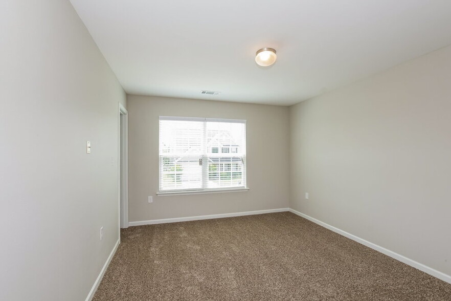 Building Photo - 1624 Eastway Dr