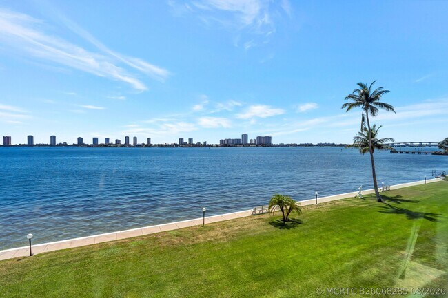 Building Photo - 301 Lake Shore Dr