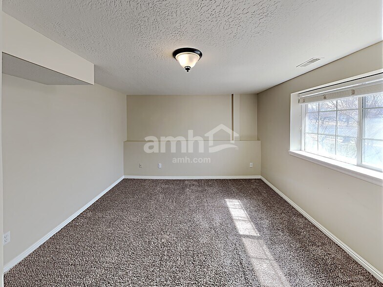 Building Photo - 2384 W 2200 S