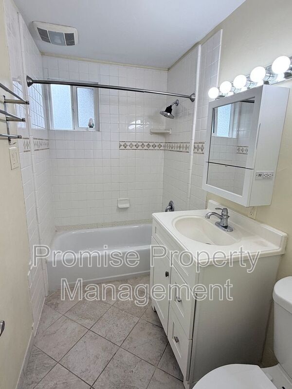 Building Photo - 1601 Walton St