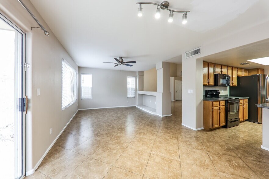 Building Photo - 1226 E Helena Dr