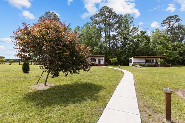 Building Photo - 2116 Las Flores Ln
