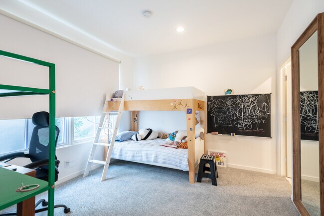 Building Photo - 15425 Antioch St