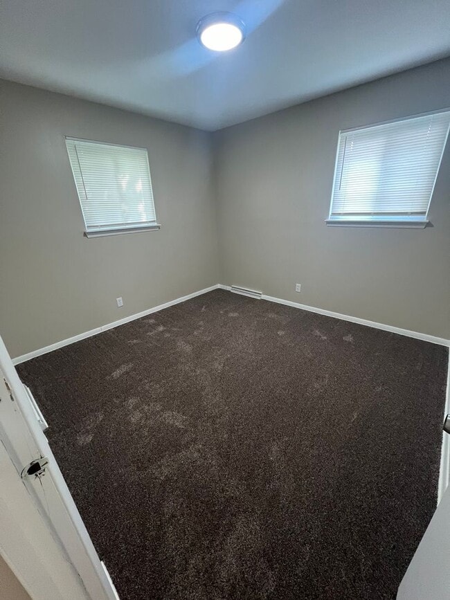 Building Photo - Updated, 2 Bedroom Ranch with Full Basement