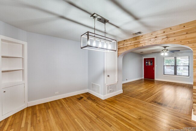Building Photo - 223 Kayton Ave