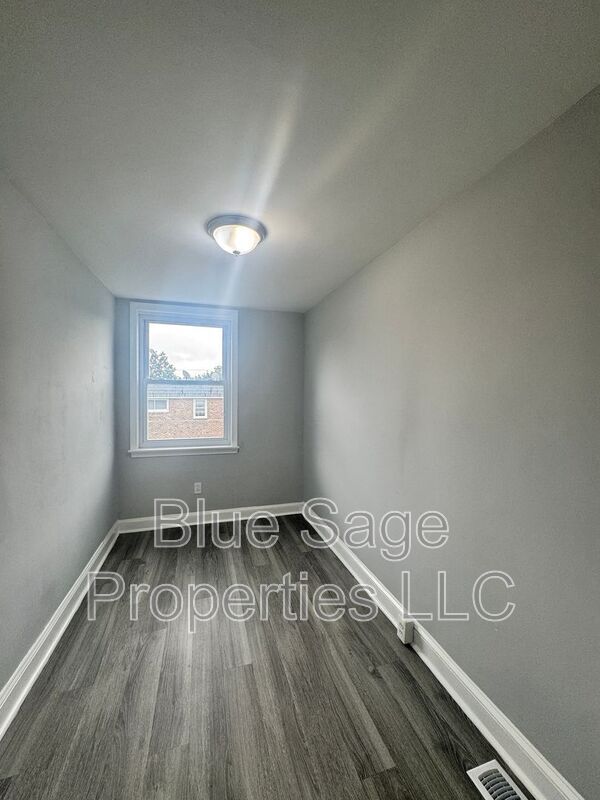 Building Photo - 398 Westmont Dr