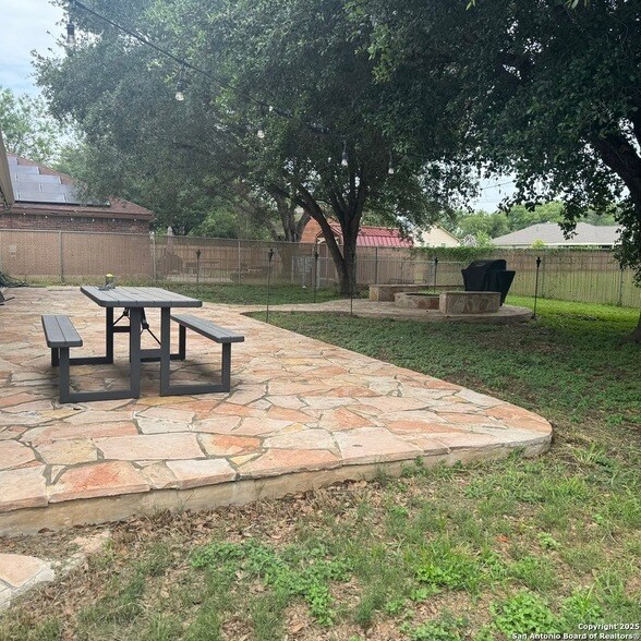 Building Photo - 103 WindCrest