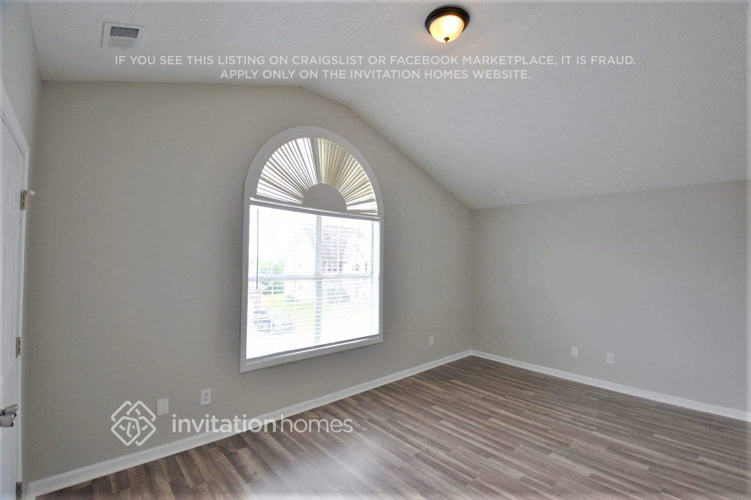 Building Photo - 541 Chaucer Way