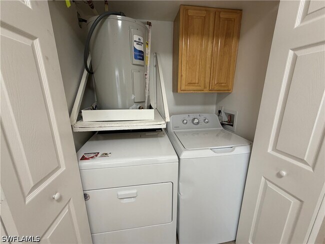 Building Photo - 5305 Summerlin Rd