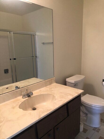 hall bathroom - 226 Arrowwood Ct