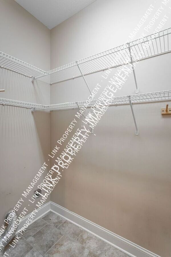 Building Photo - 7655 Lenox Trace Dr