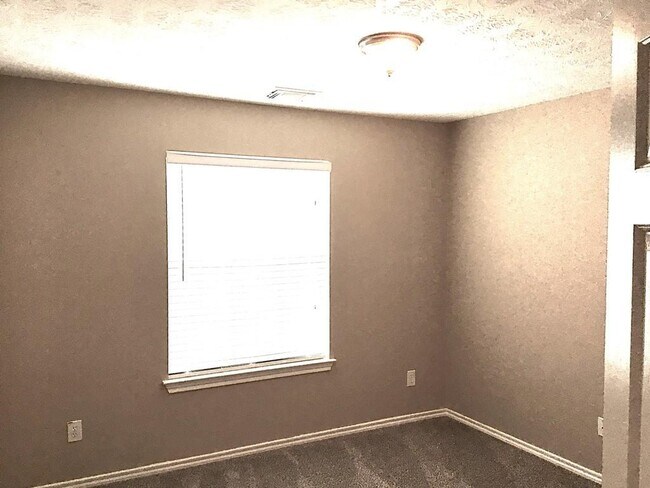 Building Photo - 12227 Lavon Dr