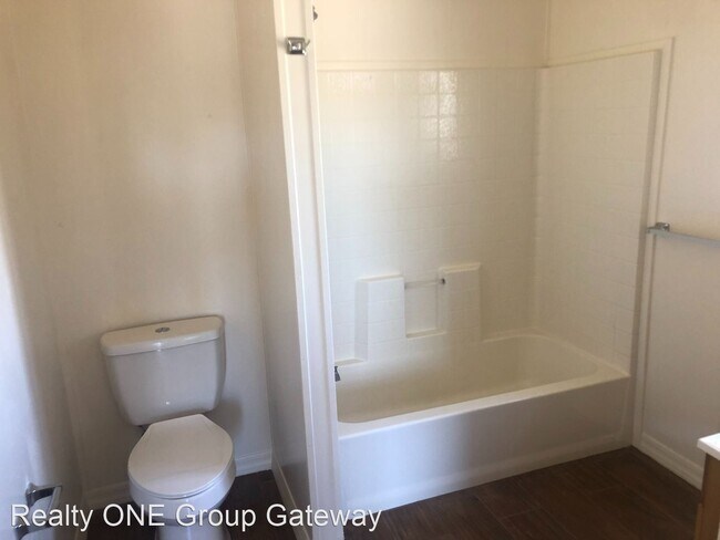 Building Photo - 2 br, 2 bath House - 209 E. Las Praderas