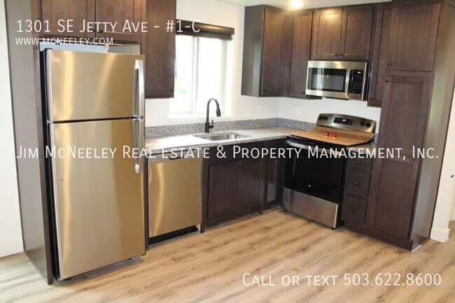 Building Photo - 1301 SE Jetty Ave
