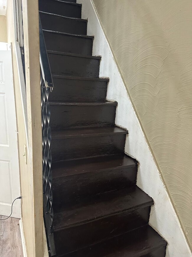 Building Photo - Recently updated Reading City 2 bedroom to...