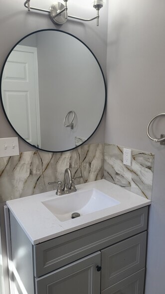1st bathroom - 308 King St