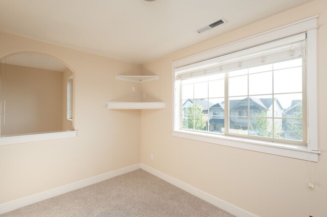 Building Photo - Sun Meadow Home 4 Bed + Bonus + Office + H...