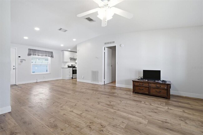 Building Photo - 7 Frangipani Cir