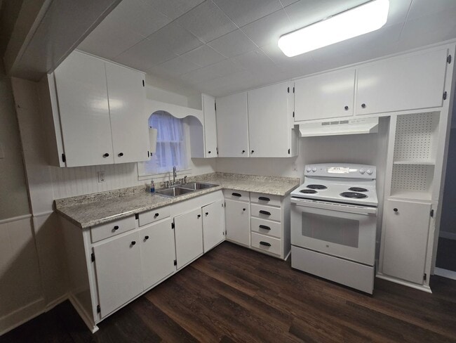 Building Photo - ***Newly remodeled 2/1*** located in the heart of Mineral Wells, TX minuets from Downtown