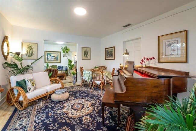 Building Photo - 310 NW 8th St