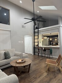 Building Photo - 7525 Holly Hill Dr