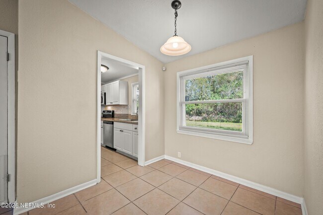 Building Photo - 909 Westgate Dr