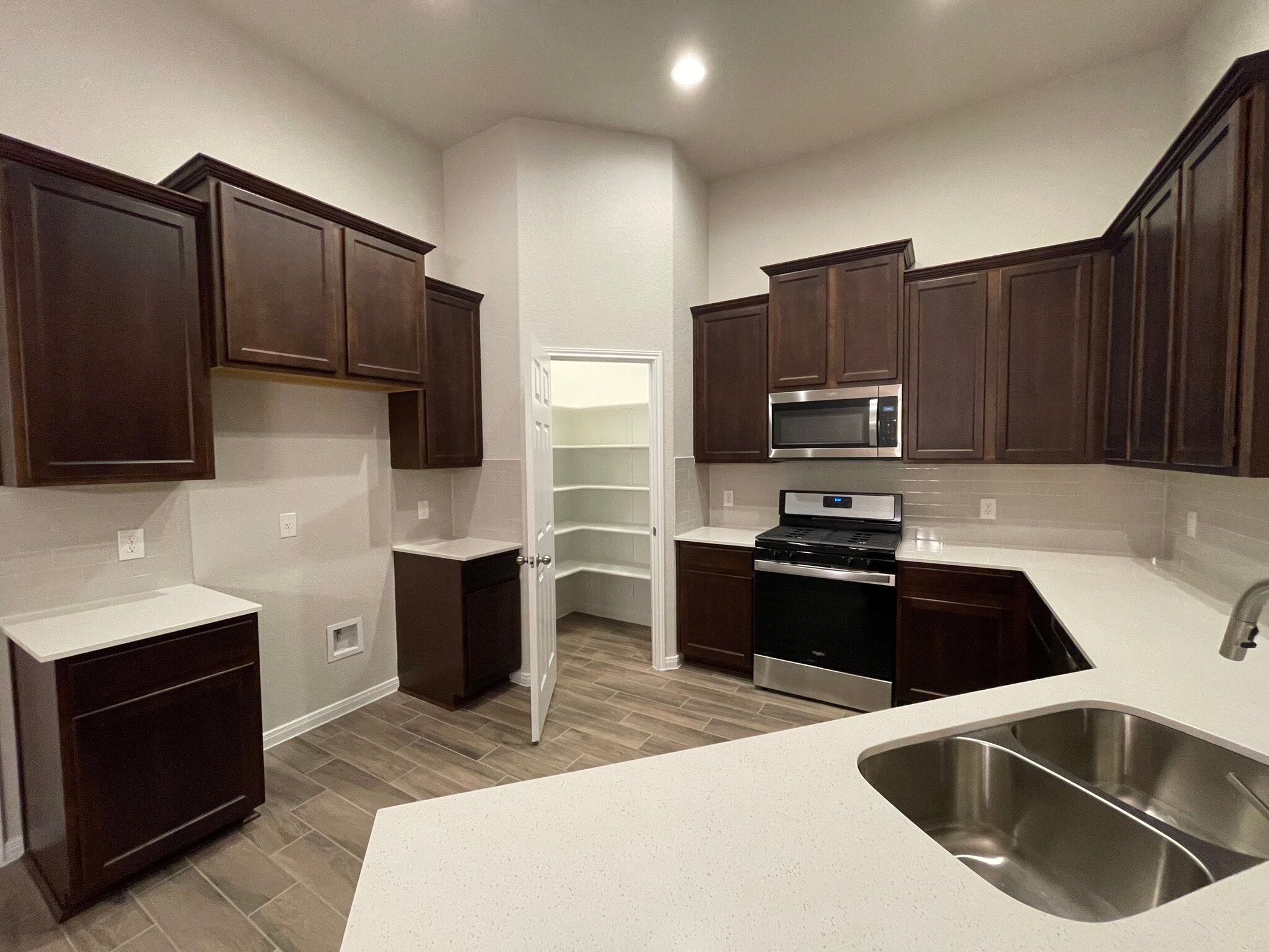 Building Photo - 300 La Joya Pass